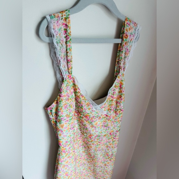 Revolve MORE TO COME Irene Lace Mini Dress in Pink Floral Size Small - Picture 9 of 9